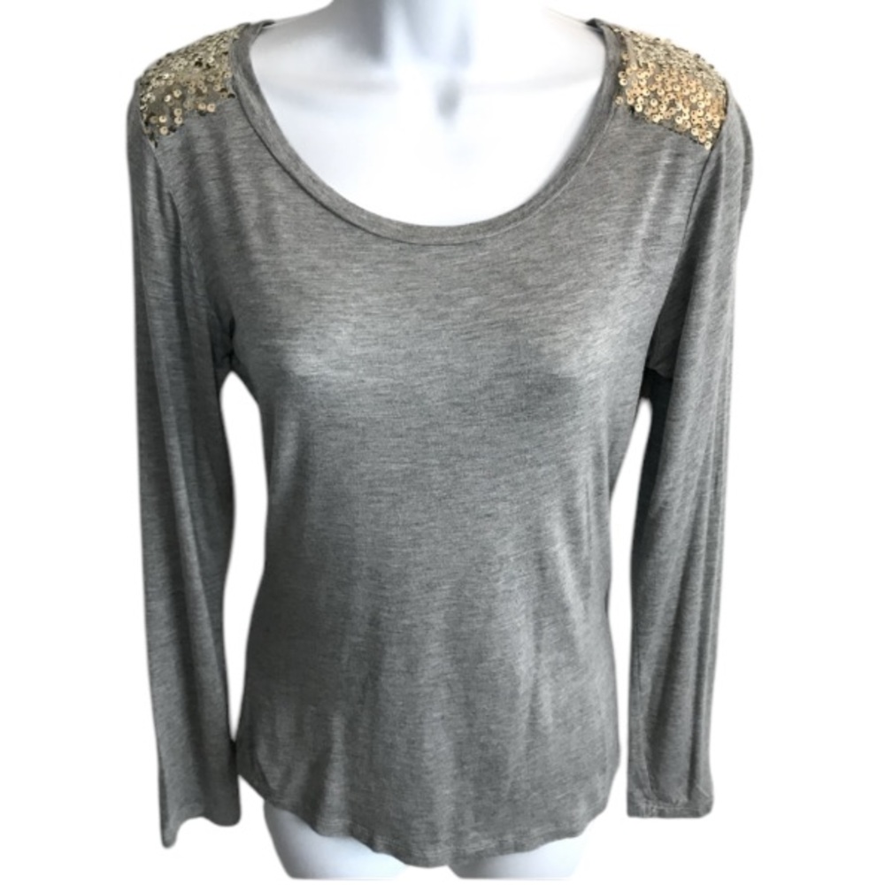 🔴 4/$15 Women’s S gray & gold sequin shoulder detail long sleeve t-shirt NWOT